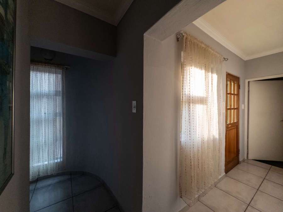 3 Bedroom Property for Sale in Sonneveld Gauteng