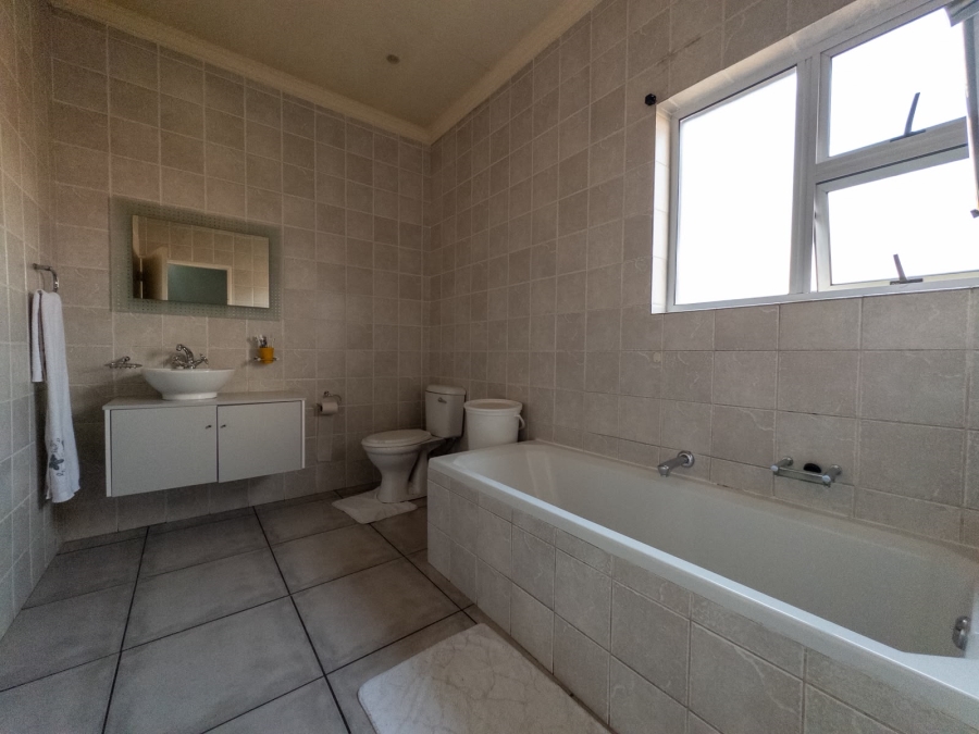 3 Bedroom Property for Sale in Sonneveld Gauteng
