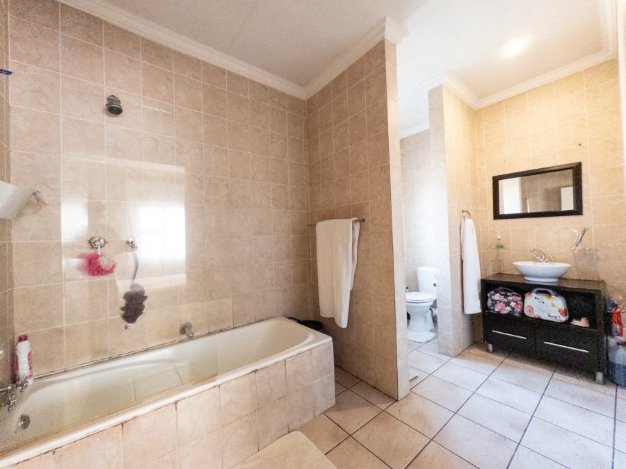 3 Bedroom Property for Sale in Sonneveld Gauteng