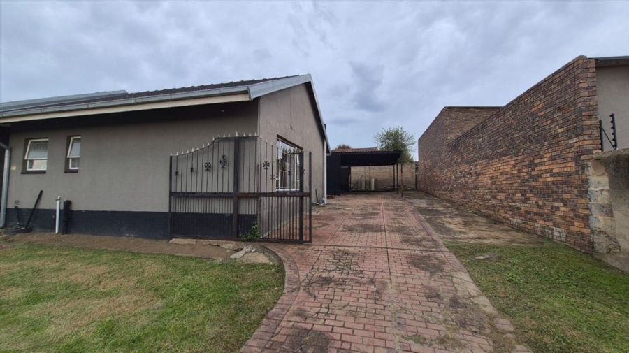 3 Bedroom Property for Sale in Birchleigh Gauteng