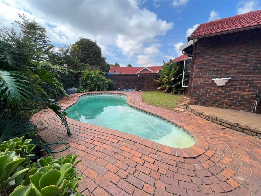 3 Bedroom Property for Sale in Birchleigh Gauteng