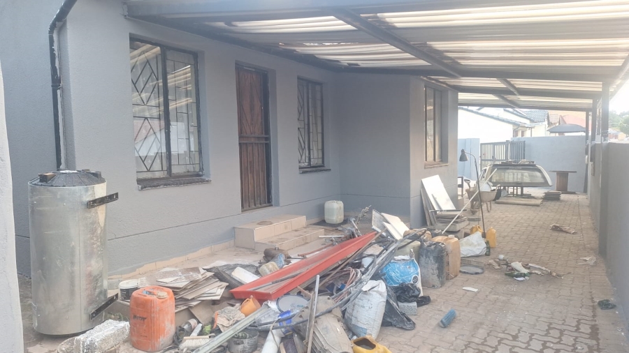 5 Bedroom Property for Sale in Ebony Park Gauteng