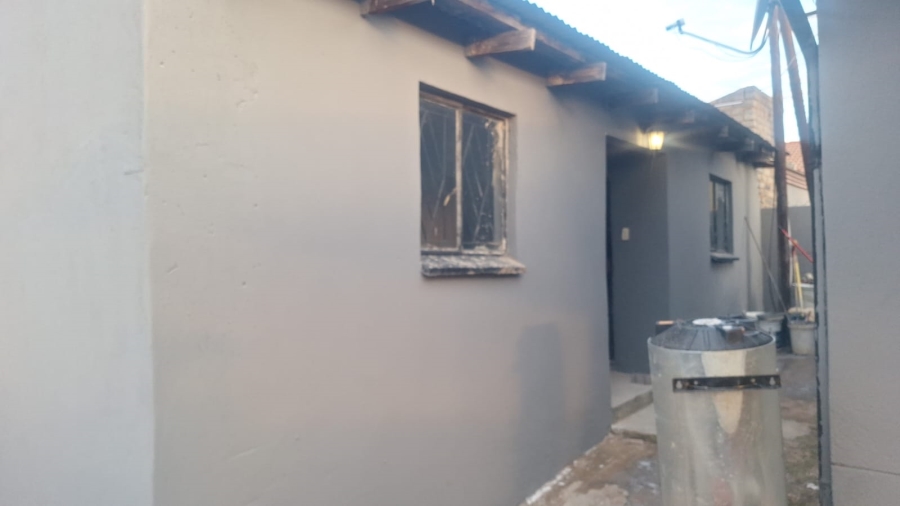 5 Bedroom Property for Sale in Ebony Park Gauteng