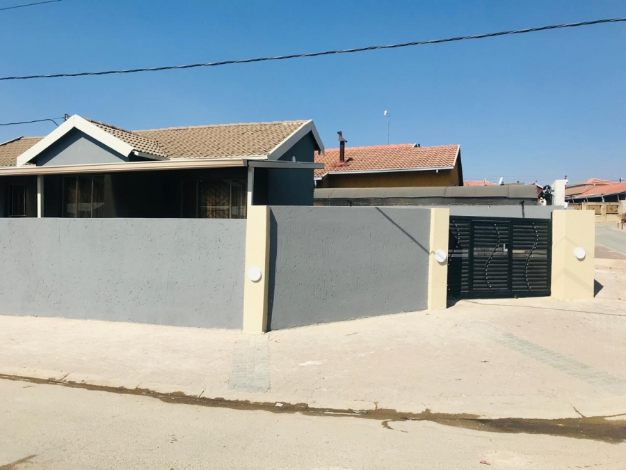5 Bedroom Property for Sale in Ebony Park Gauteng