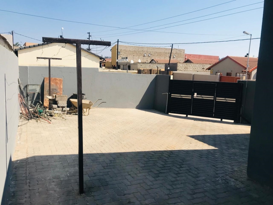 5 Bedroom Property for Sale in Ebony Park Gauteng