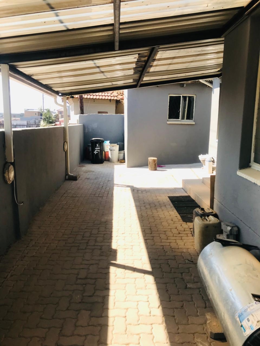 5 Bedroom Property for Sale in Ebony Park Gauteng