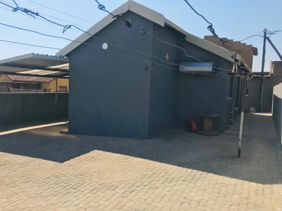 5 Bedroom Property for Sale in Ebony Park Gauteng