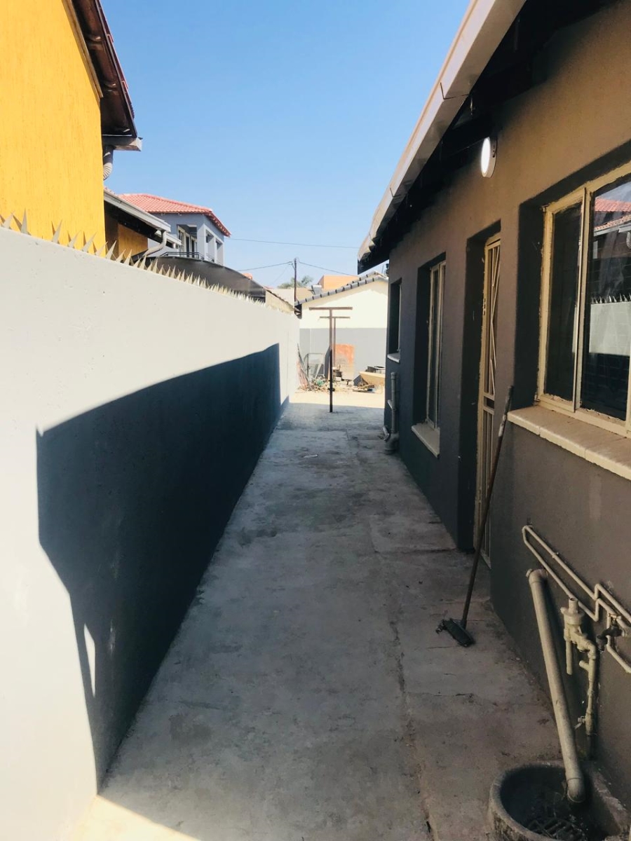 5 Bedroom Property for Sale in Ebony Park Gauteng