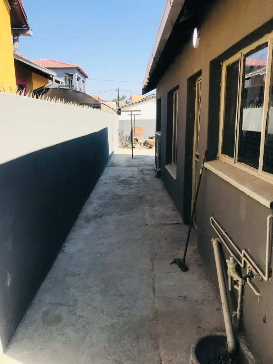 5 Bedroom Property for Sale in Ebony Park Gauteng