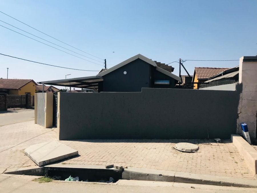 5 Bedroom Property for Sale in Ebony Park Gauteng