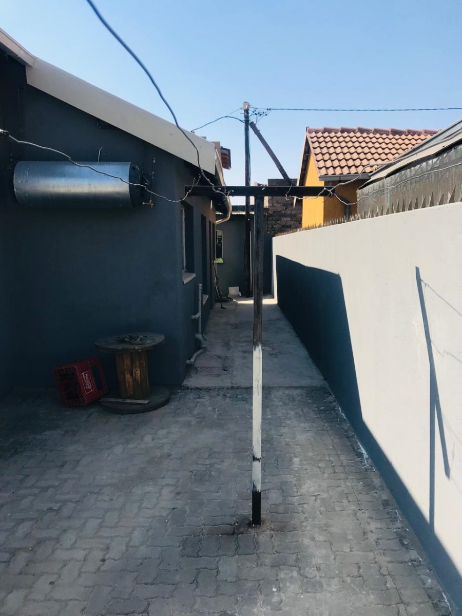 5 Bedroom Property for Sale in Ebony Park Gauteng
