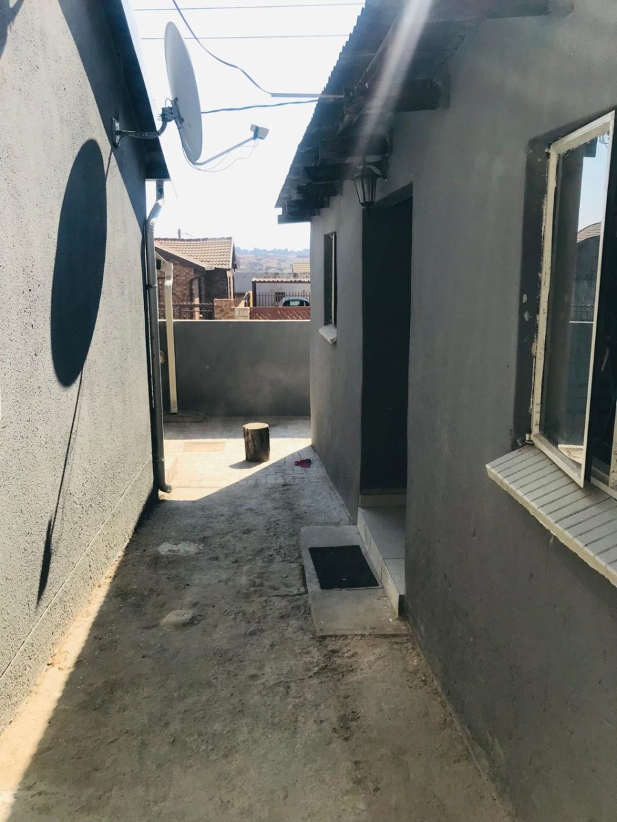 5 Bedroom Property for Sale in Ebony Park Gauteng