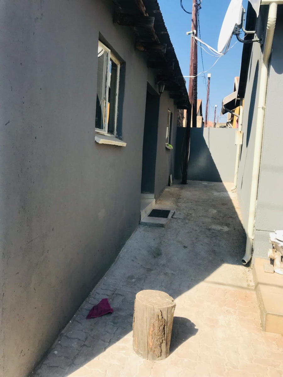 5 Bedroom Property for Sale in Ebony Park Gauteng