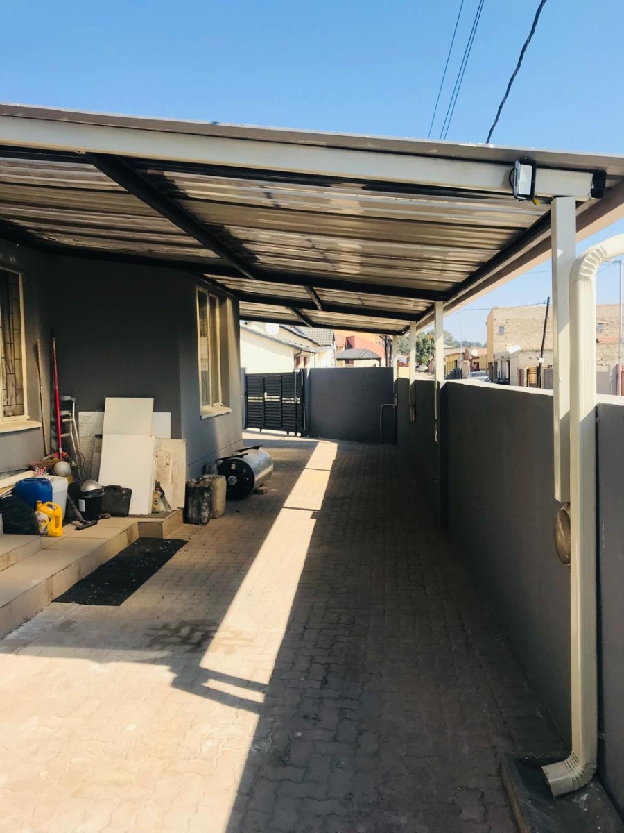 5 Bedroom Property for Sale in Ebony Park Gauteng