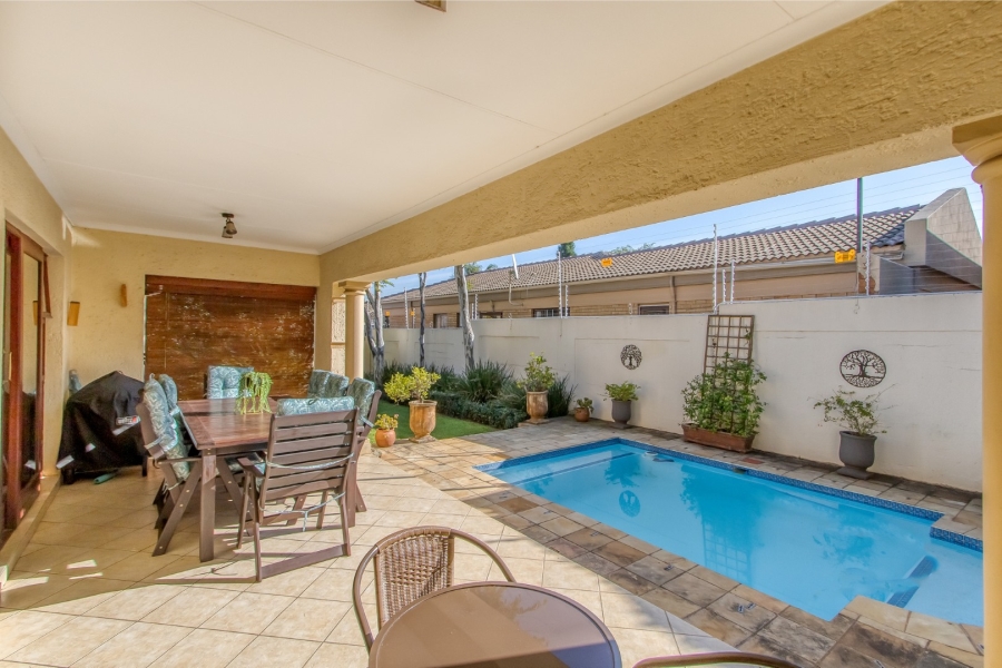 To Let 3 Bedroom Property for Rent in Douglasdale Gauteng