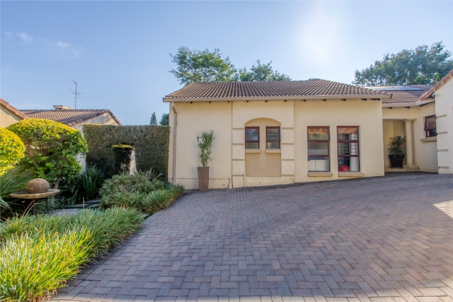 To Let 3 Bedroom Property for Rent in Douglasdale Gauteng