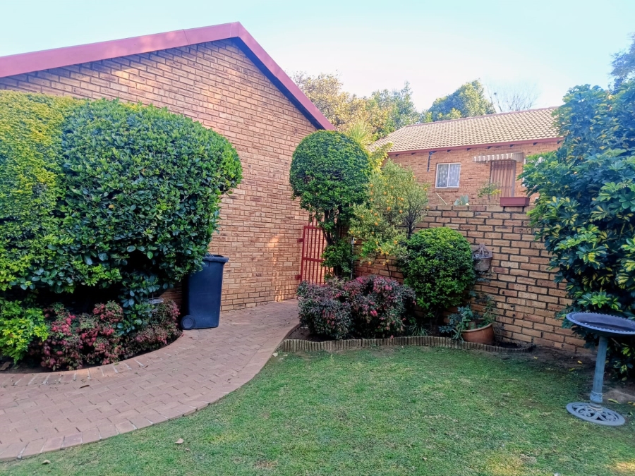 3 Bedroom Property for Sale in Wilgeheuwel Gauteng