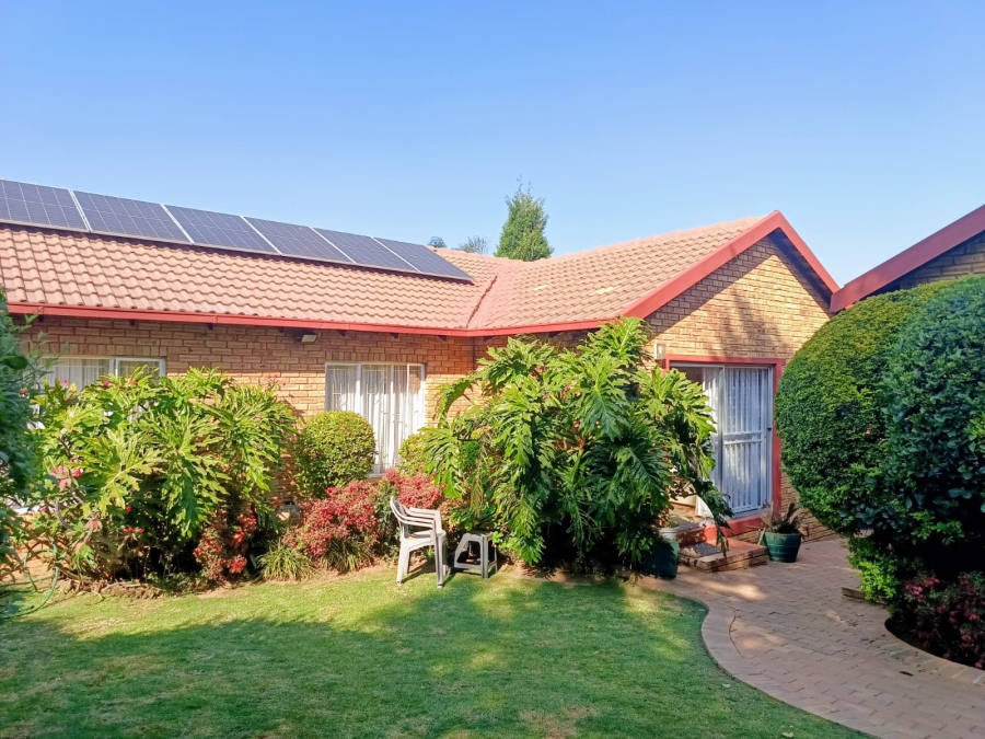 3 Bedroom Property for Sale in Wilgeheuwel Gauteng