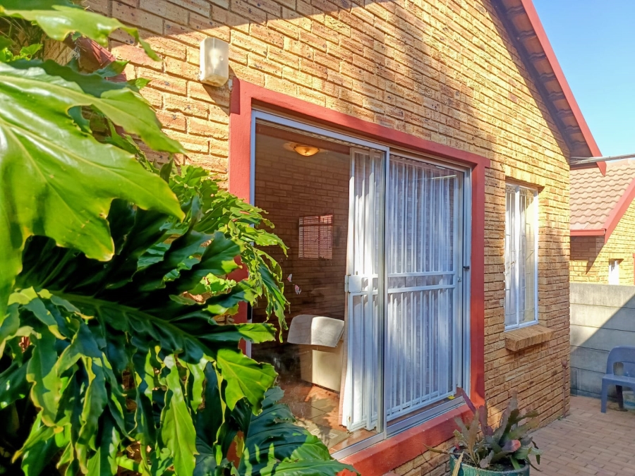 3 Bedroom Property for Sale in Wilgeheuwel Gauteng