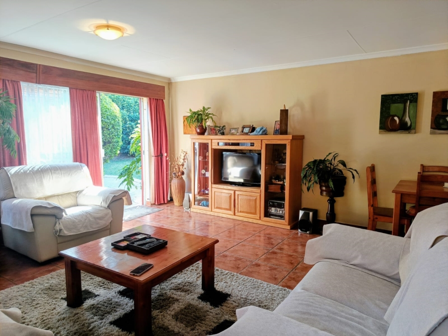 3 Bedroom Property for Sale in Wilgeheuwel Gauteng