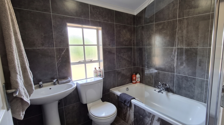3 Bedroom Property for Sale in Illiondale Gauteng