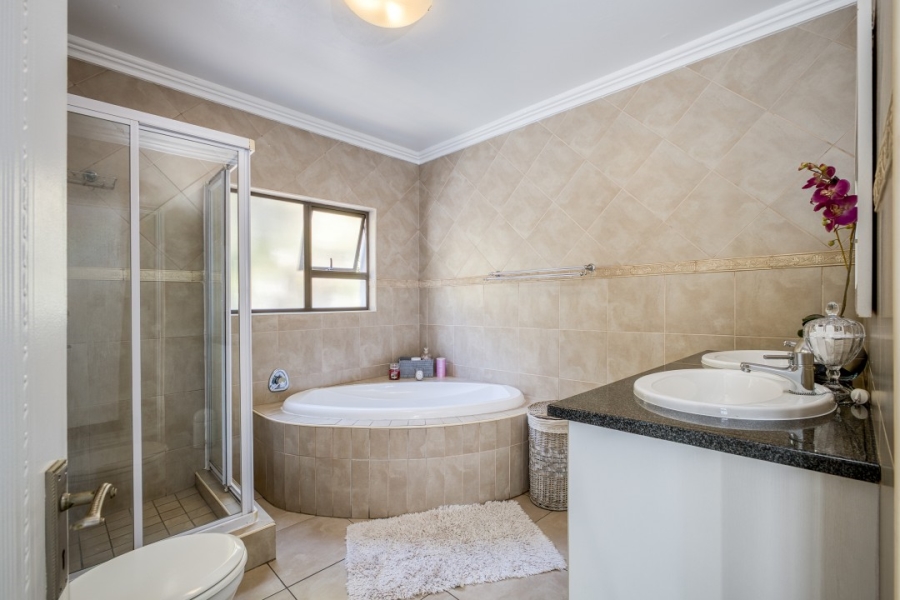 4 Bedroom Property for Sale in Beverley Gauteng