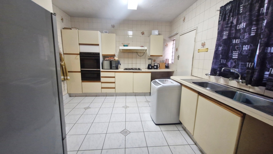 3 Bedroom Property for Sale in Corlett Gardens Gauteng