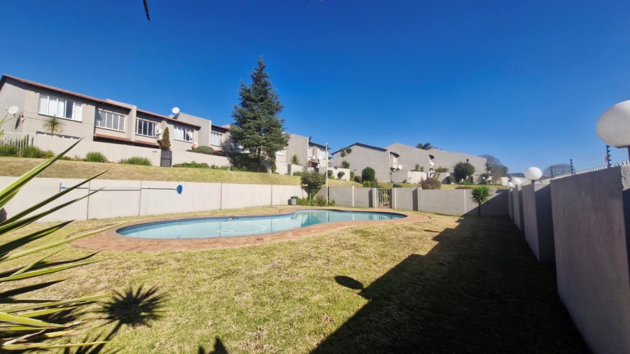 3 Bedroom Property for Sale in Corlett Gardens Gauteng