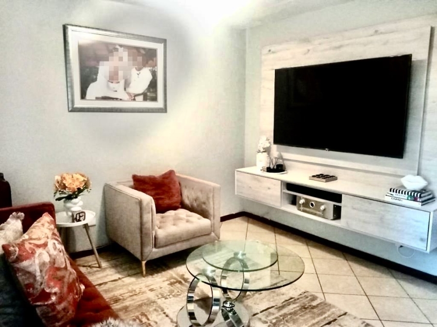 2 Bedroom Property for Sale in Erand Gardens Gauteng