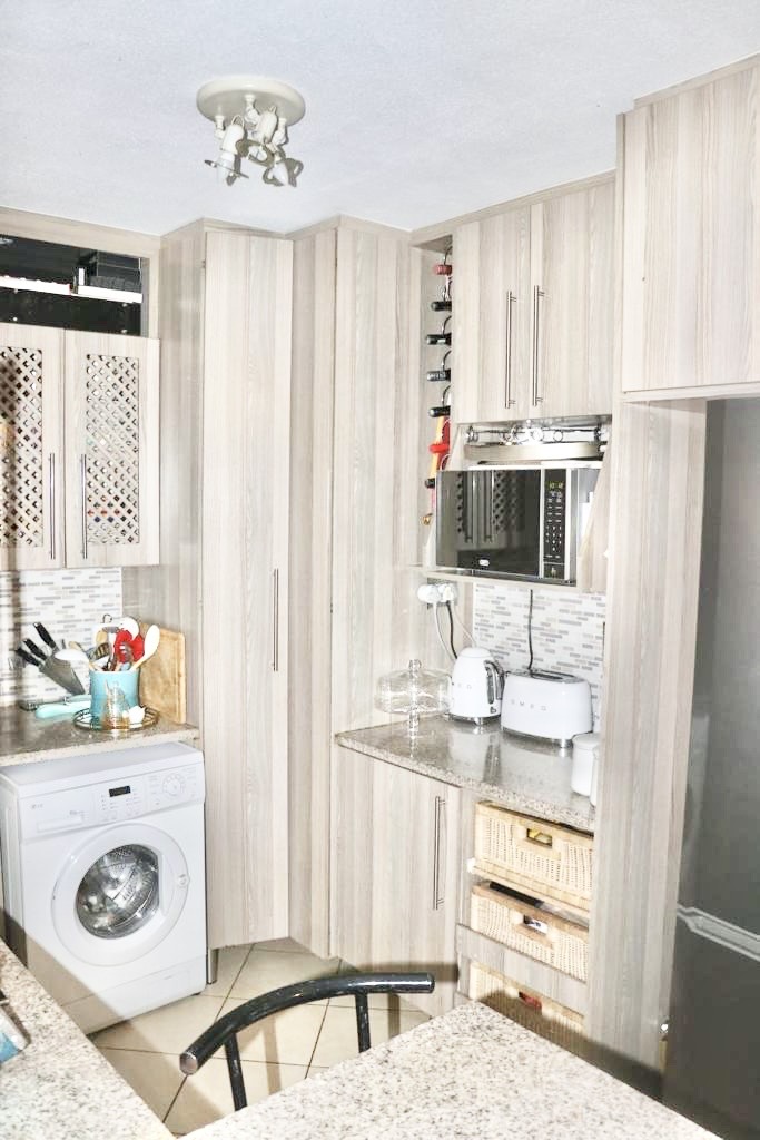 2 Bedroom Property for Sale in Erand Gardens Gauteng