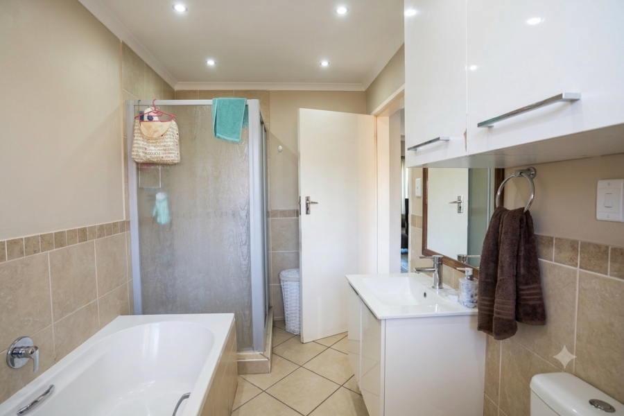 2 Bedroom Property for Sale in Erand Gardens Gauteng