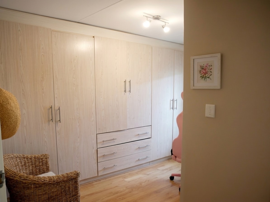 2 Bedroom Property for Sale in Erand Gardens Gauteng