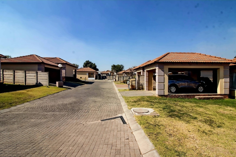 3 Bedroom Property for Sale in Birchleigh North Gauteng