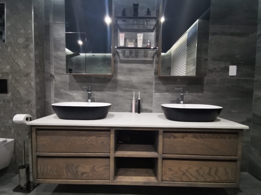 5 Bedroom Property for Sale in Waterkloof Ridge Gauteng