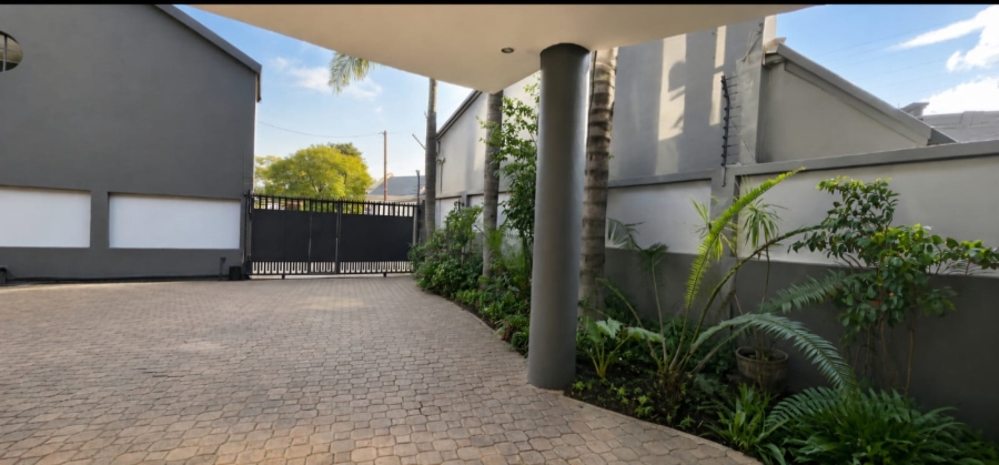 5 Bedroom Property for Sale in Waterkloof Ridge Gauteng