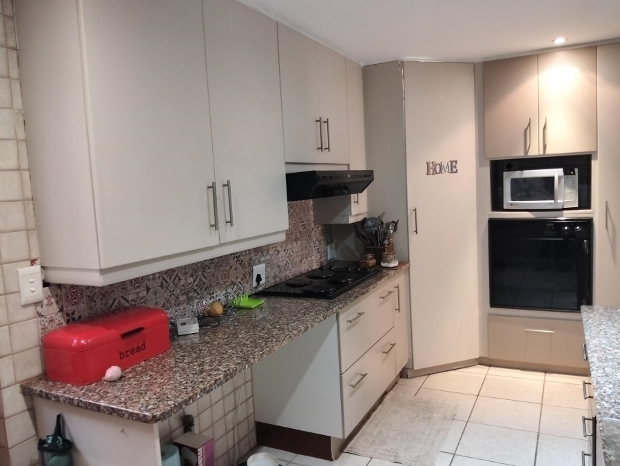 4 Bedroom Property for Sale in Garsfontein Gauteng