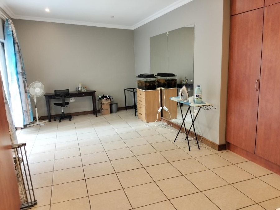 4 Bedroom Property for Sale in Garsfontein Gauteng