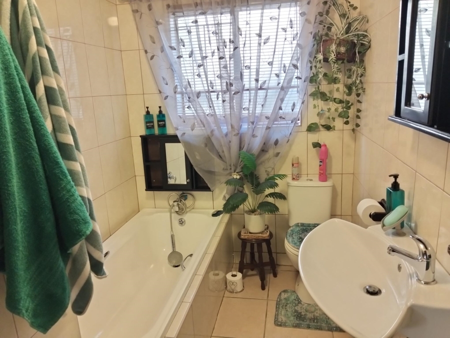 4 Bedroom Property for Sale in Garsfontein Gauteng