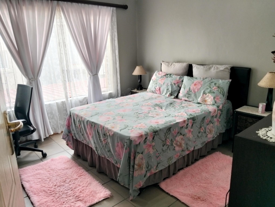 4 Bedroom Property for Sale in Garsfontein Gauteng