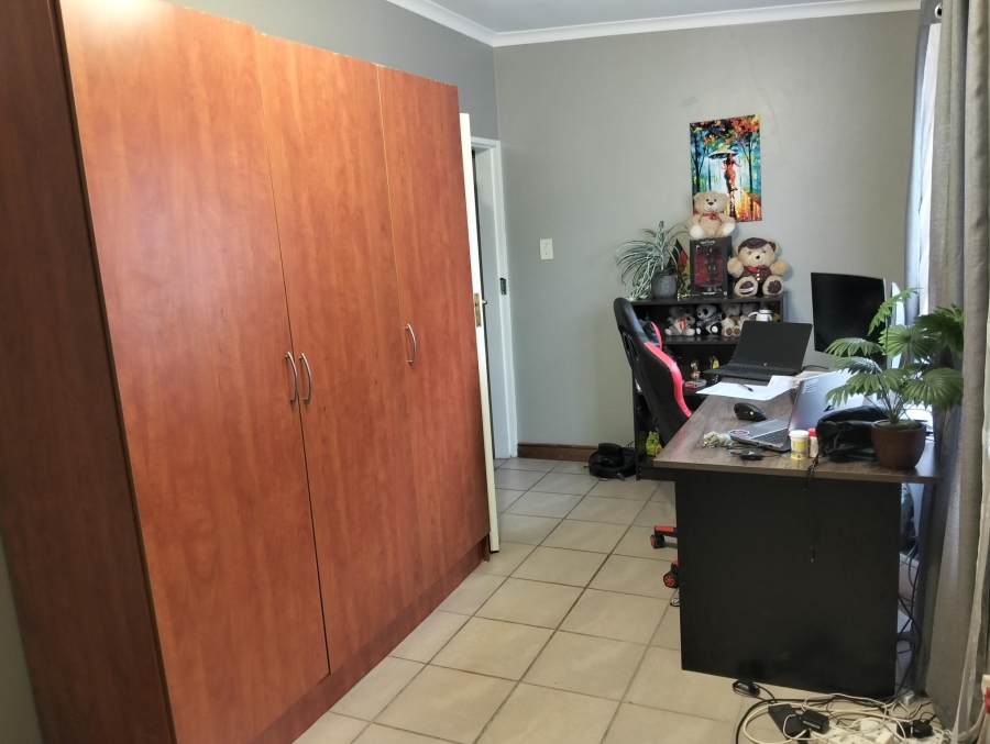4 Bedroom Property for Sale in Garsfontein Gauteng