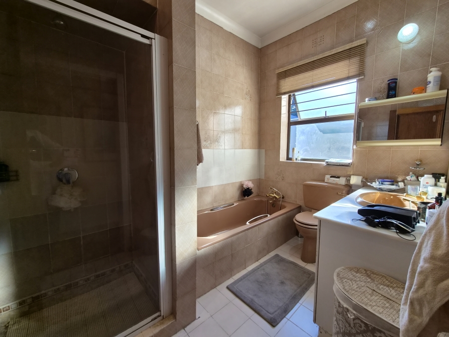 5 Bedroom Property for Sale in Sydenham Gauteng