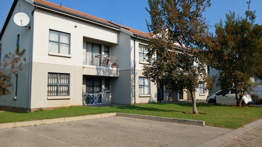 2 Bedroom Property for Sale in Lakefield Gauteng