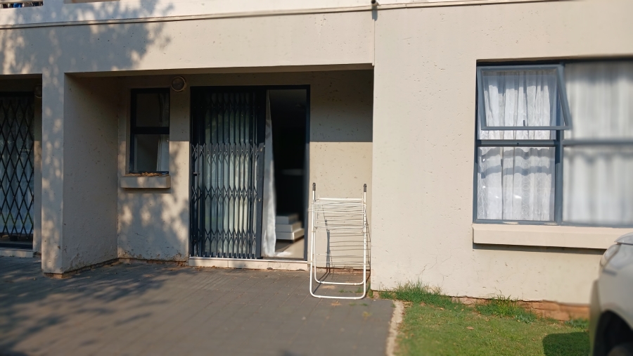 2 Bedroom Property for Sale in Lakefield Gauteng