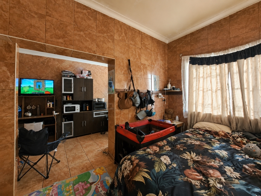 5 Bedroom Property for Sale in Peacehaven Gauteng