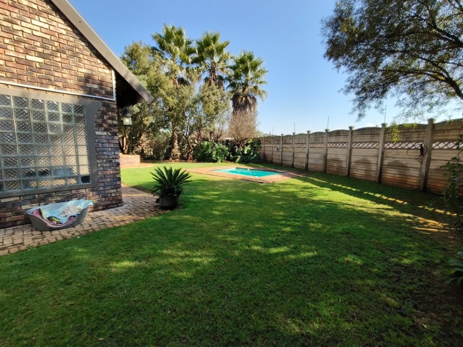 To Let 3 Bedroom Property for Rent in Unitas Park Gauteng