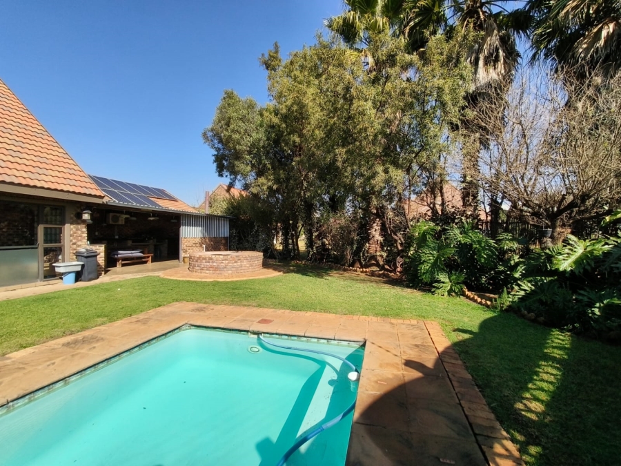 To Let 3 Bedroom Property for Rent in Unitas Park Gauteng