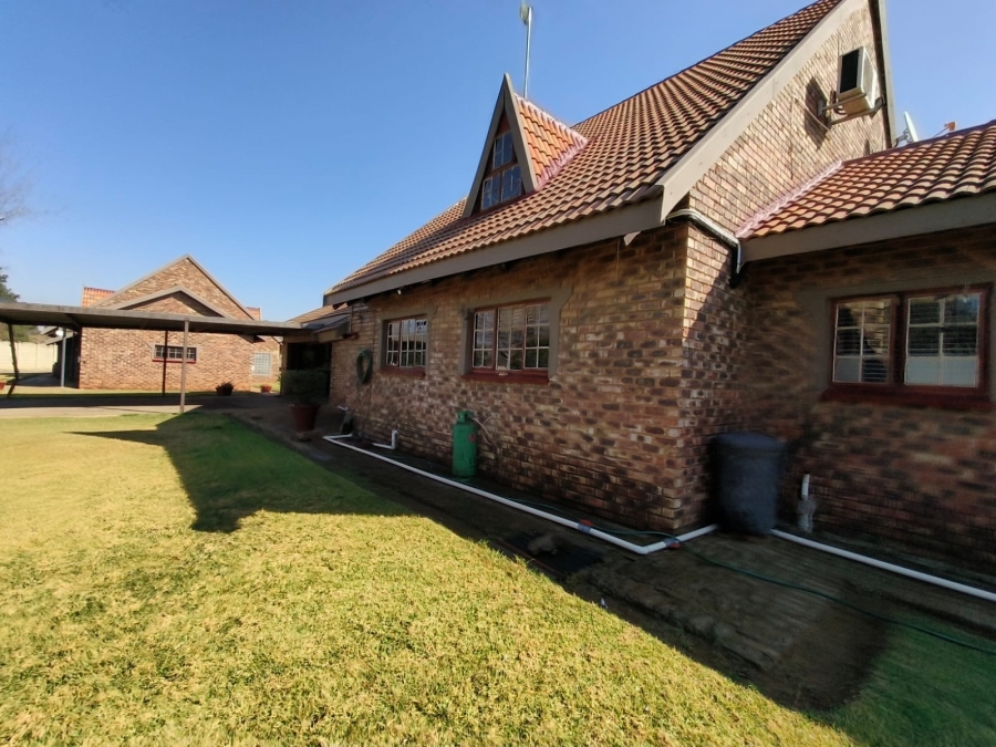 To Let 3 Bedroom Property for Rent in Unitas Park Gauteng