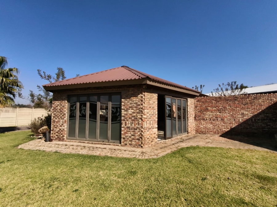 To Let 3 Bedroom Property for Rent in Unitas Park Gauteng