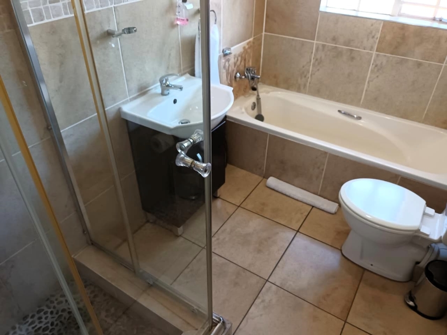 To Let 2 Bedroom Property for Rent in Zwartkop Gauteng