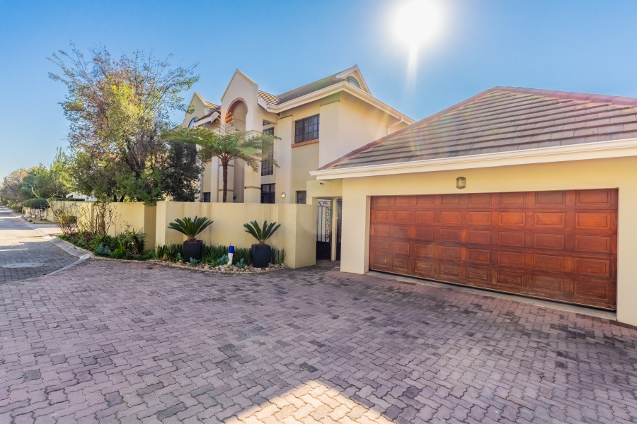 4 Bedroom Property for Sale in Lonehill Gauteng